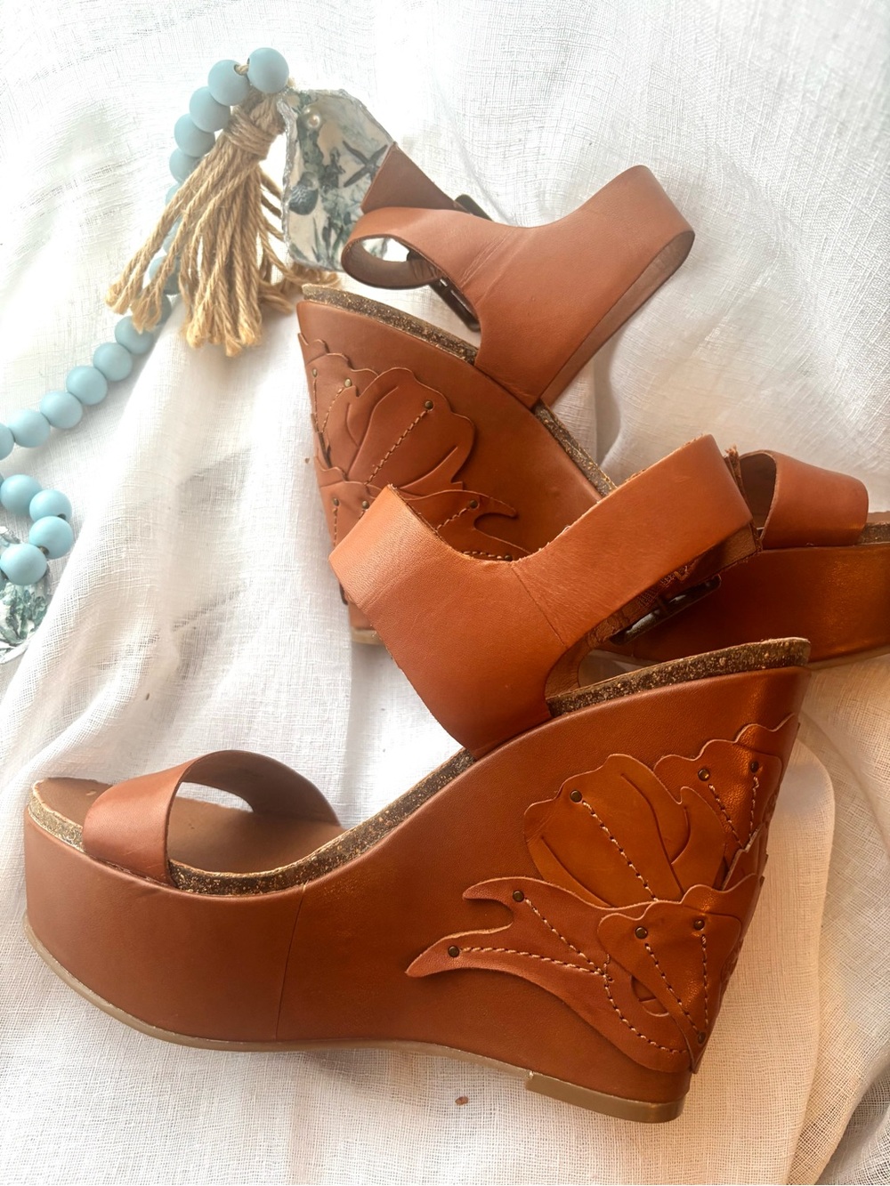 Lucky Brand Leather Floral Wedge Sandals Size 10M Cognac Brown Platform Boho